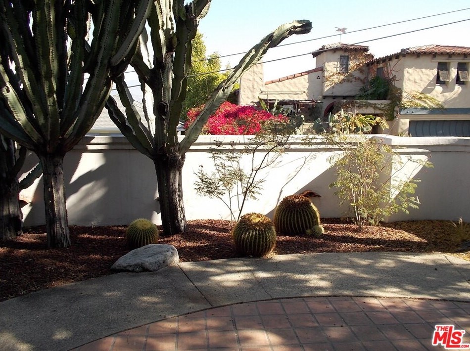 2439 Ronda Vista Dr, Los Angeles CA  90027-4658 exterior