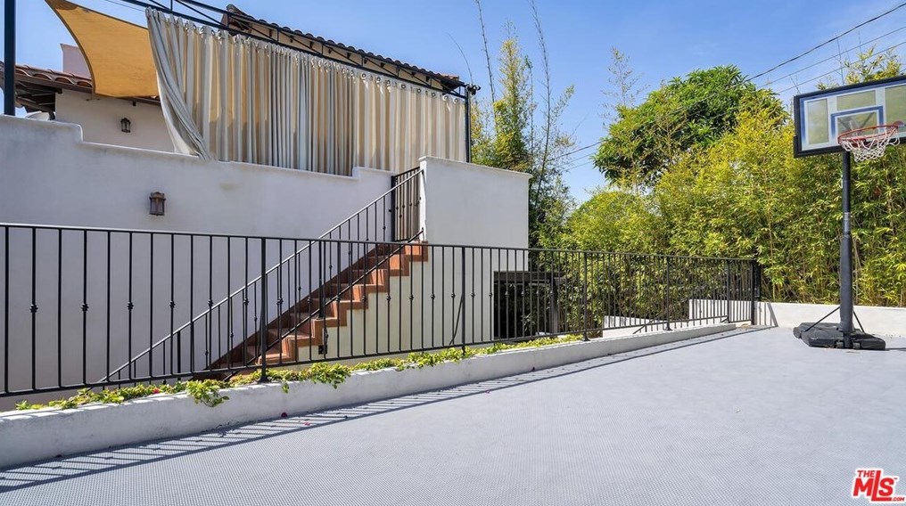 3444 Greenwood Ave, Los Angeles CA  90040-3305 exterior