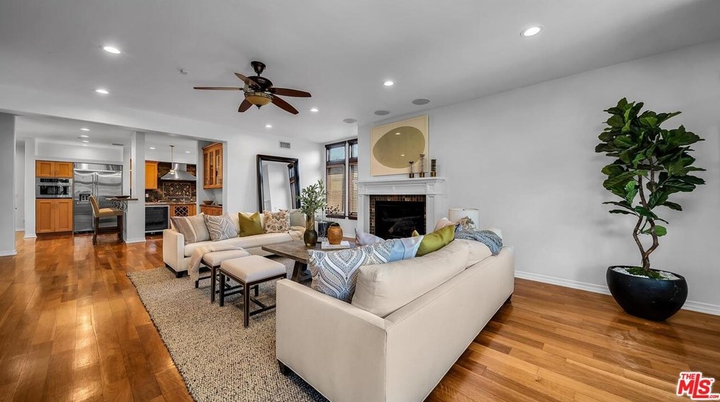 3444 Greenwood Ave, Los Angeles CA  90040-3305 exterior