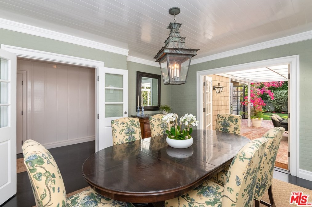 120 Homewood Rd, Los Angeles CA  90049-2708 exterior