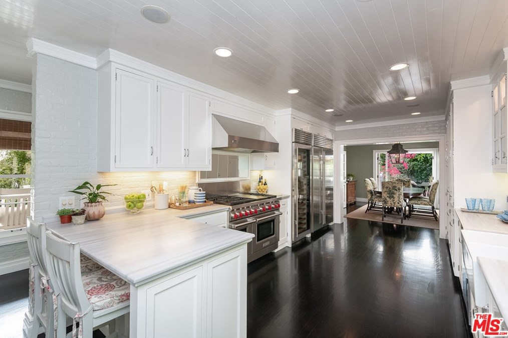 120 Homewood Rd, Los Angeles CA  90049-2708 exterior