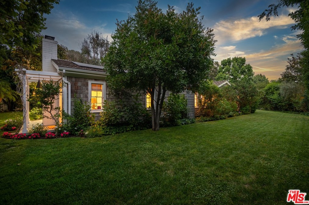 120 Homewood Rd, Los Angeles CA  90049-2708 exterior