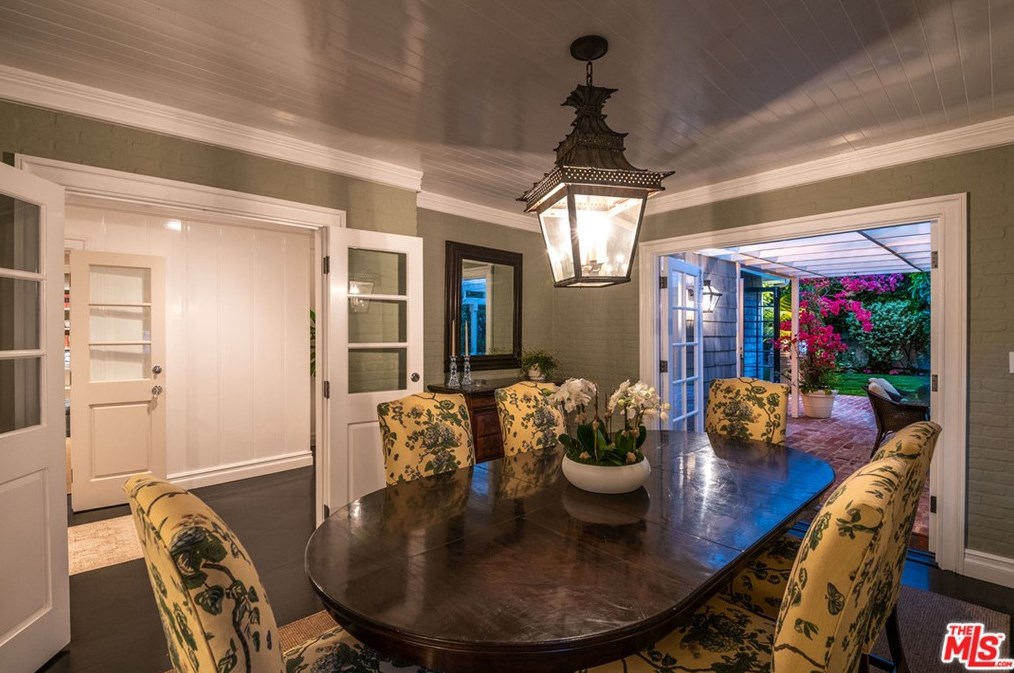 120 Homewood Rd, Los Angeles CA  90049-2708 exterior