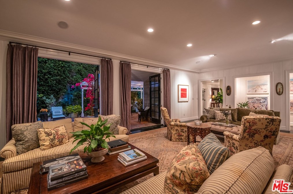 120 Homewood Rd, Los Angeles CA  90049-2708 exterior