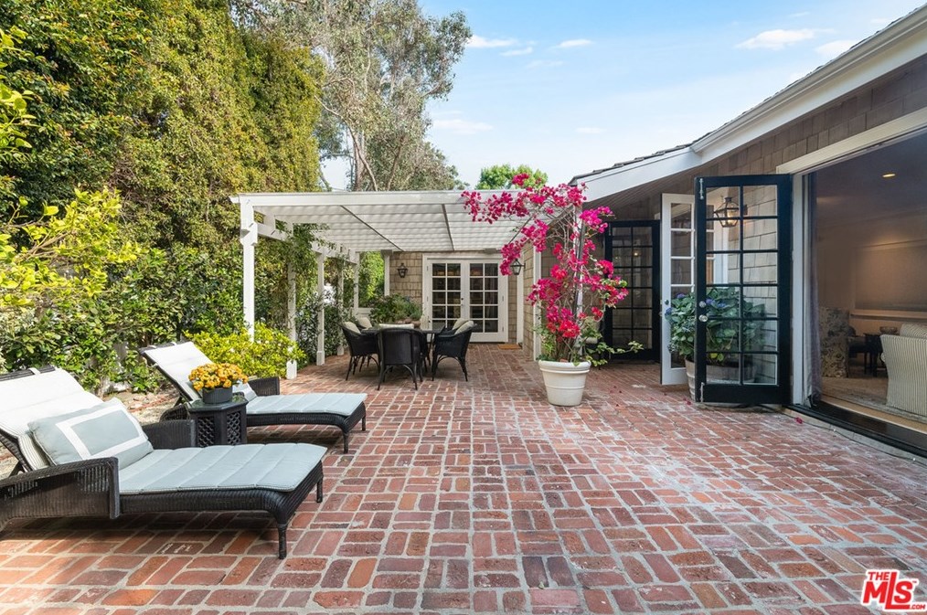 120 Homewood Rd, Los Angeles CA  90049-2708 exterior