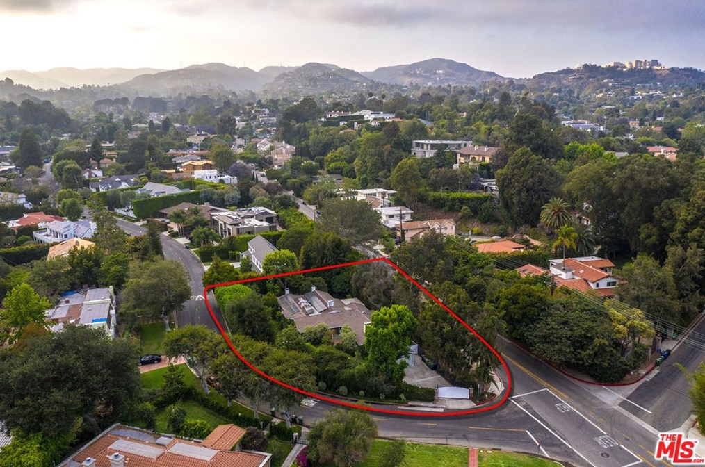 120 Homewood Rd, Los Angeles CA  90049-2708 exterior