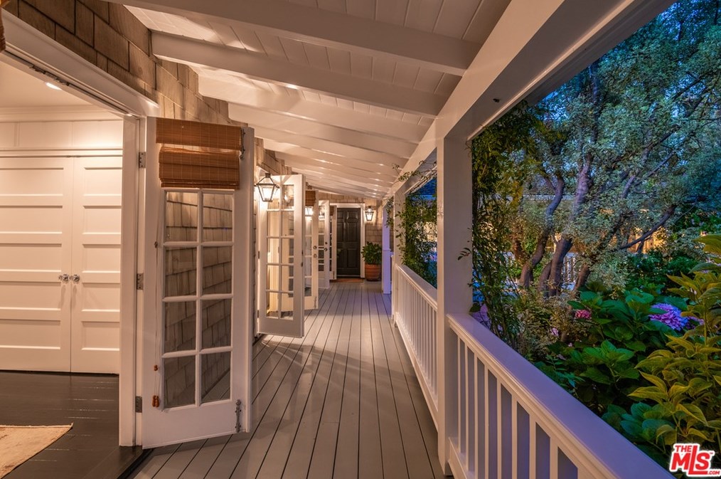 120 Homewood Rd, Los Angeles CA  90049-2708 exterior