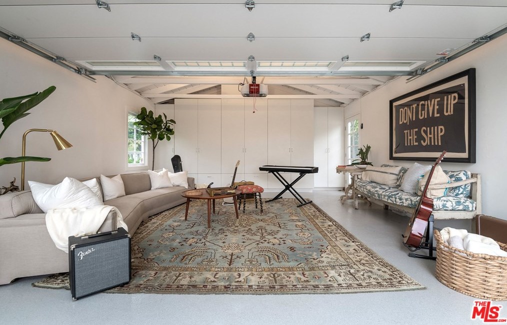 120 Homewood Rd, Los Angeles CA  90049-2708 exterior