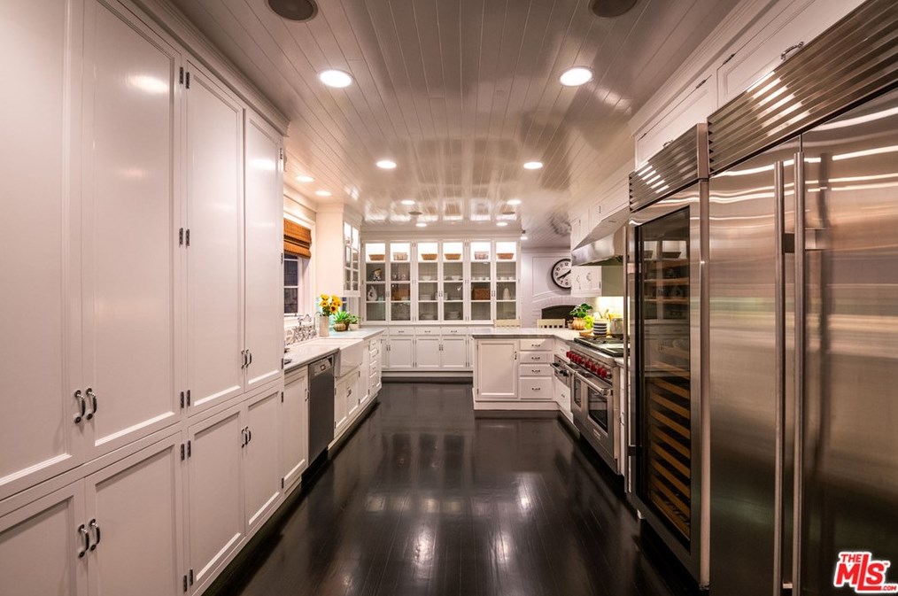 120 Homewood Rd, Los Angeles CA  90049-2708 exterior