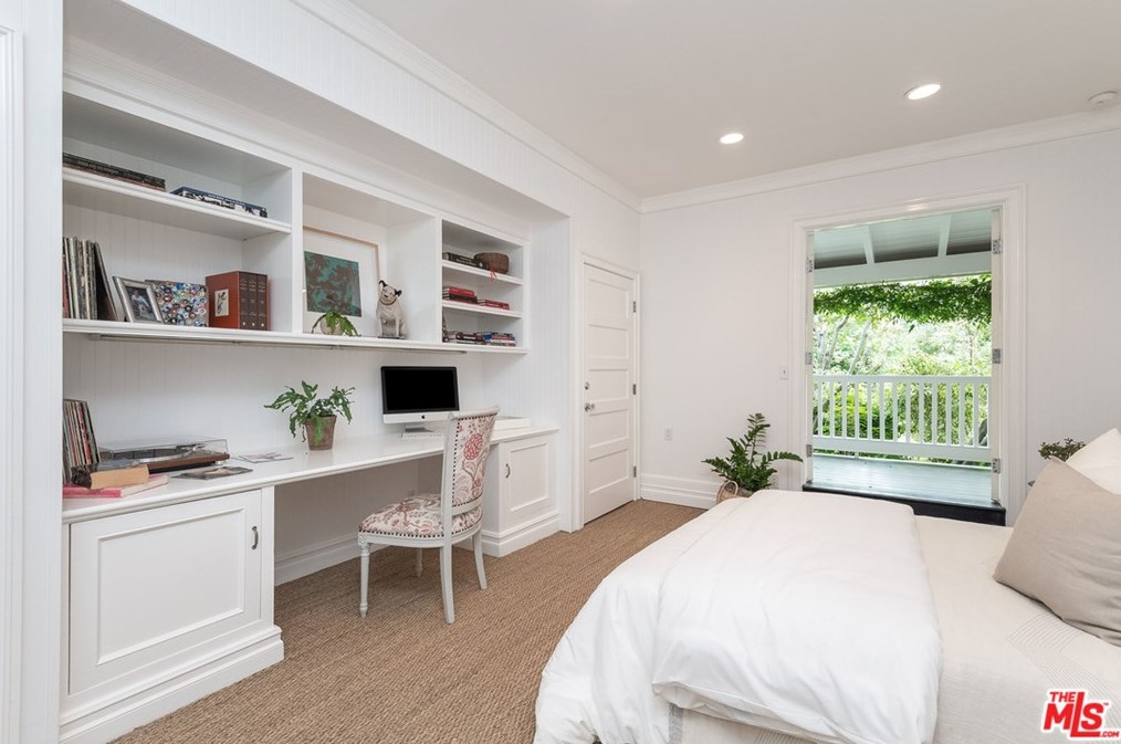 120 Homewood Rd, Los Angeles CA  90049-2708 exterior