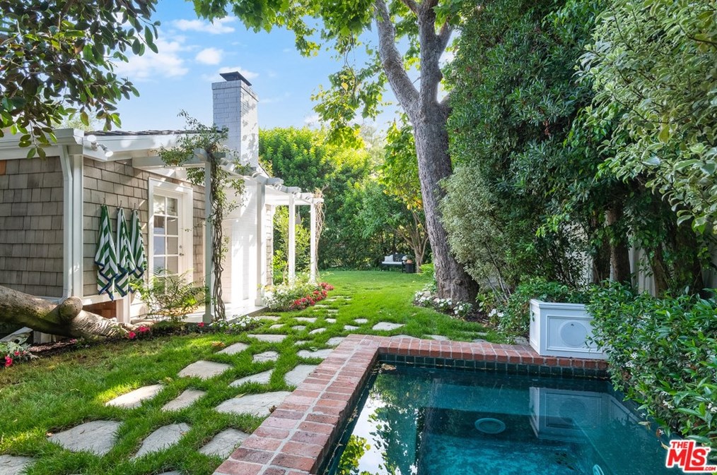 120 Homewood Rd, Los Angeles CA  90049-2708 exterior