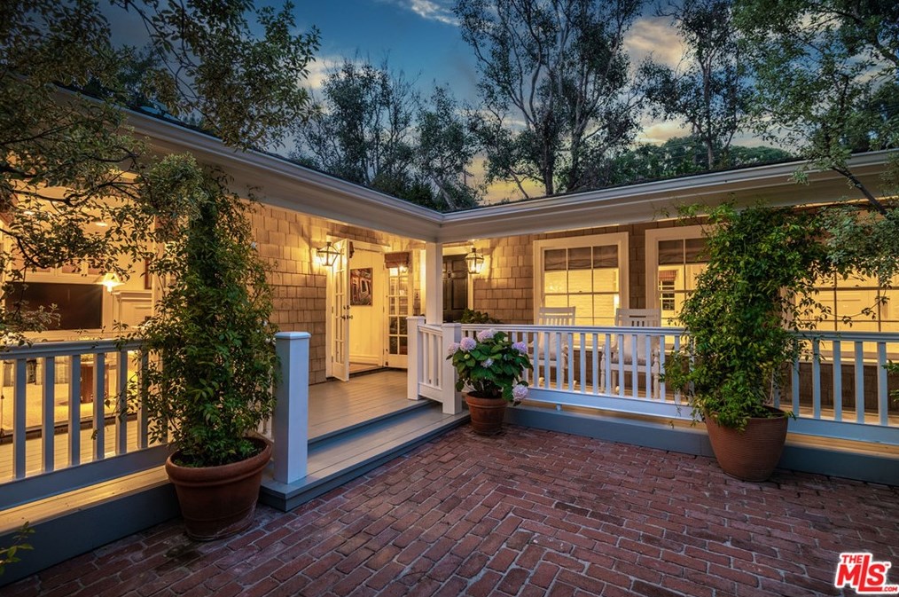 120 Homewood Rd, Los Angeles CA  90049-2708 exterior