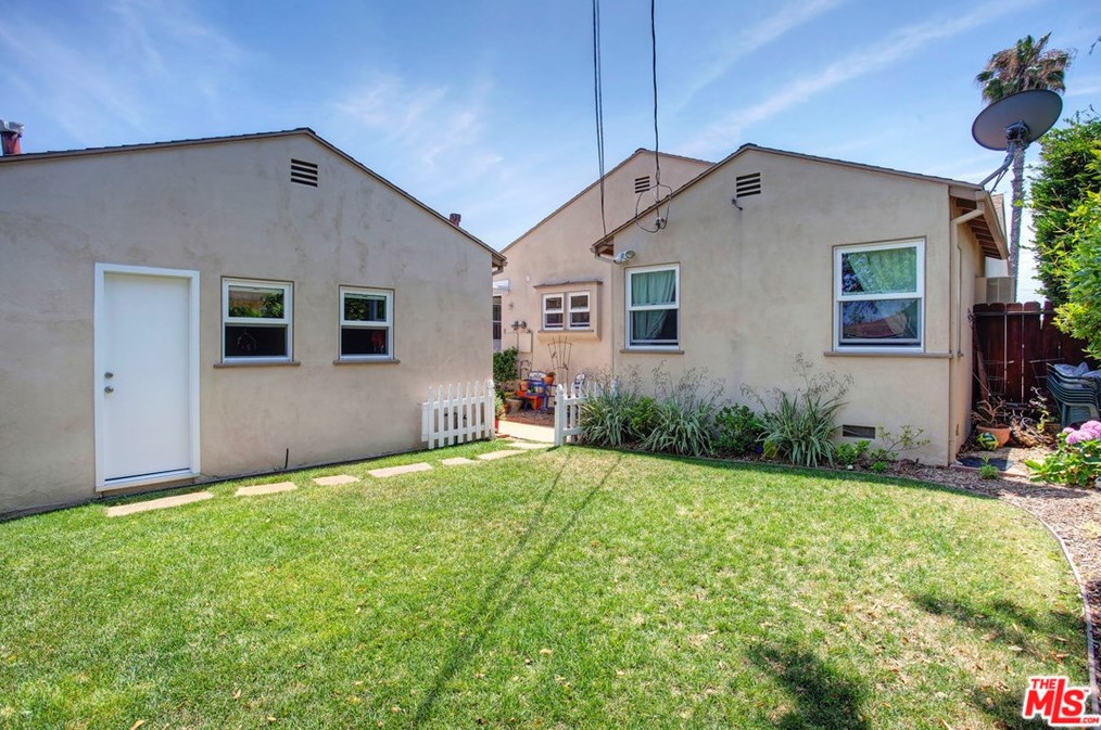 7801 Flight Ave, Los Angeles CA  90045-3105 exterior