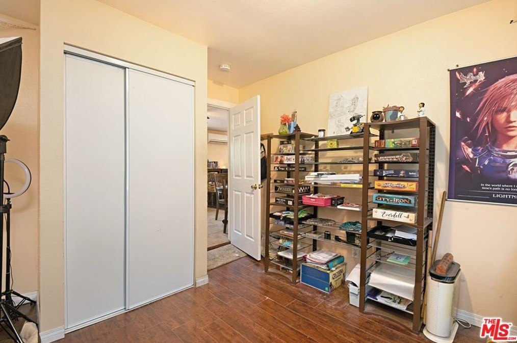 5739 Bandera St, Los Angeles CA  90058-3811 exterior
