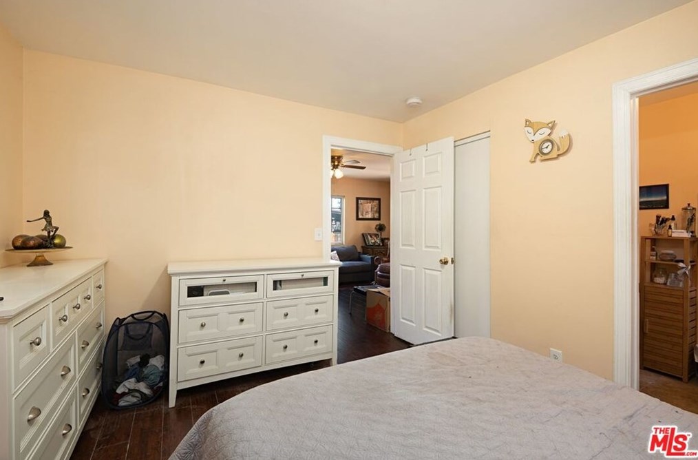 5739 Bandera St, Los Angeles CA  90058-3811 exterior