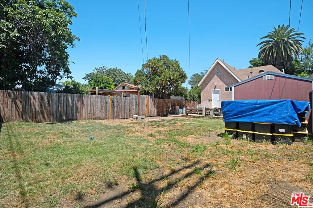5739 Bandera St, Los Angeles CA  90058-3811 exterior
