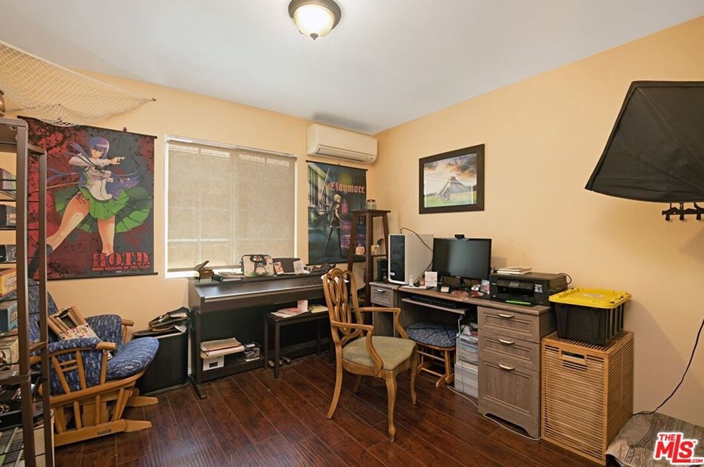 5739 Bandera St, Los Angeles CA  90058-3811 exterior