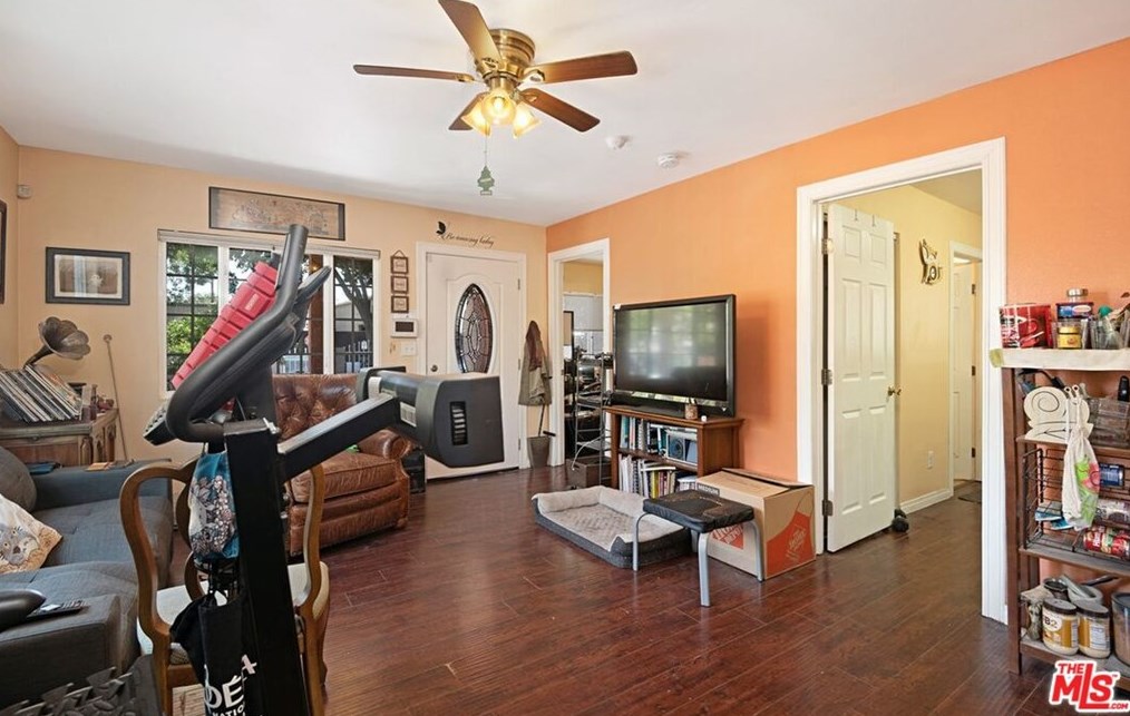 5739 Bandera St, Los Angeles CA  90058-3811 exterior