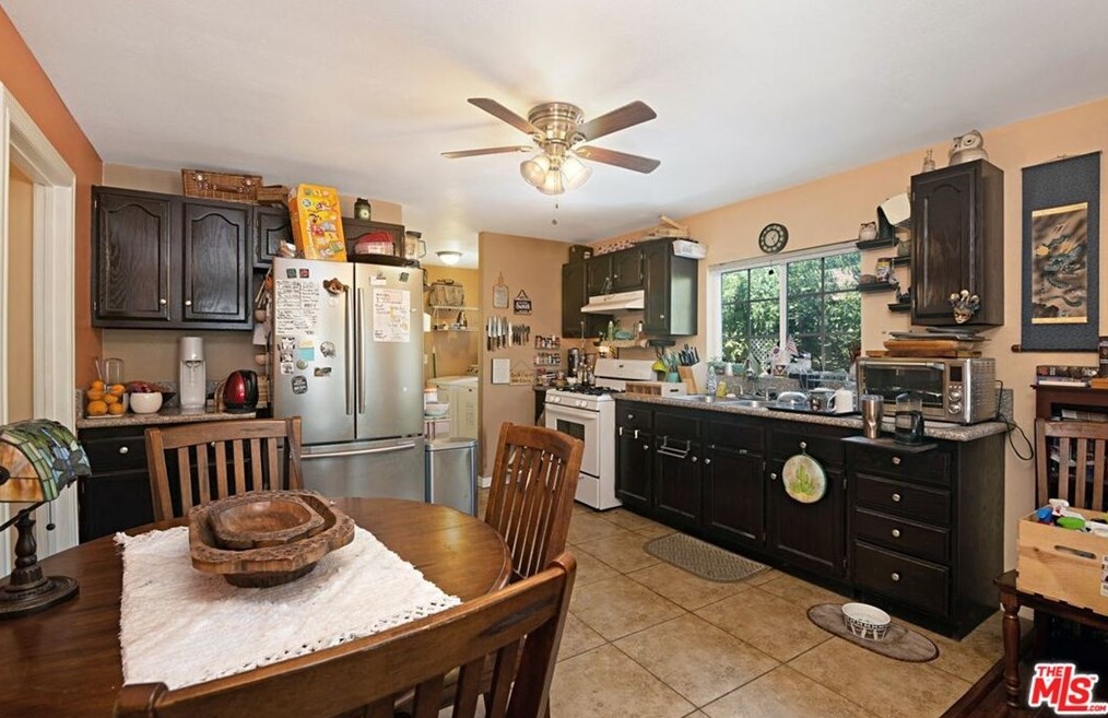 5739 Bandera St, Los Angeles CA  90058-3811 exterior