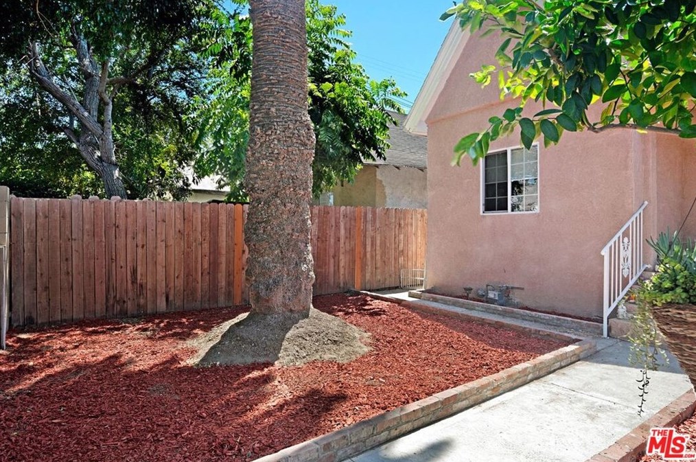 5739 Bandera St, Los Angeles CA  90058-3811 exterior