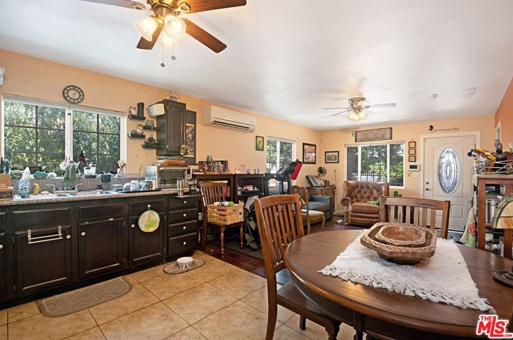 5739 Bandera St, Los Angeles CA  90058-3811 exterior