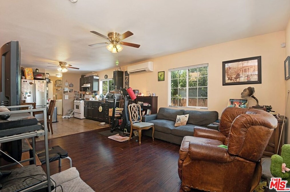 5739 Bandera St, Los Angeles CA  90058-3811 exterior