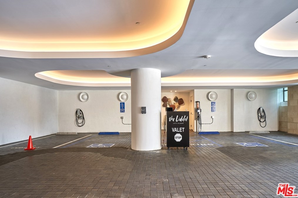 10777 Wilshire Blvd, Los Angeles CA  90024-4458 exterior