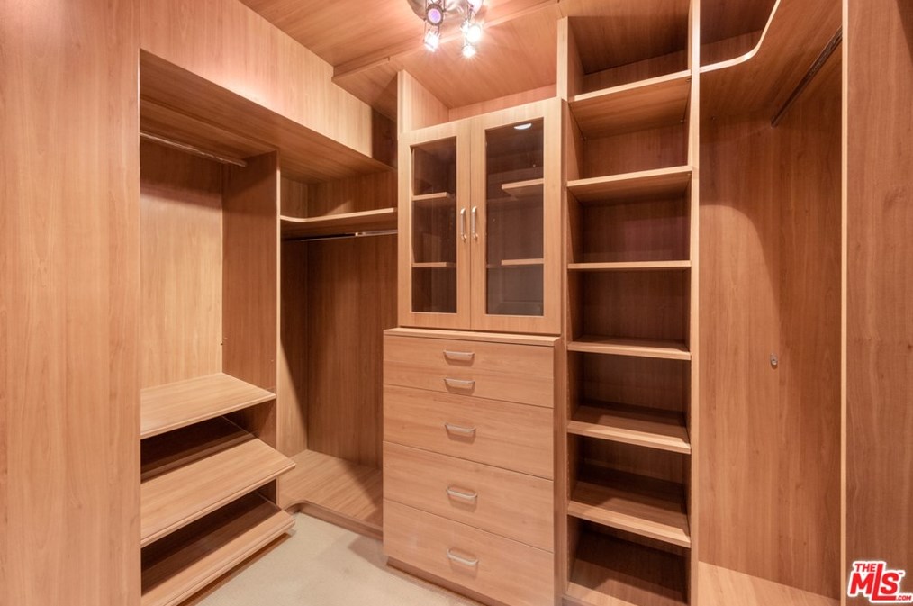 10727 Wilshire Blvd, Los Angeles CA  90024-0058 exterior