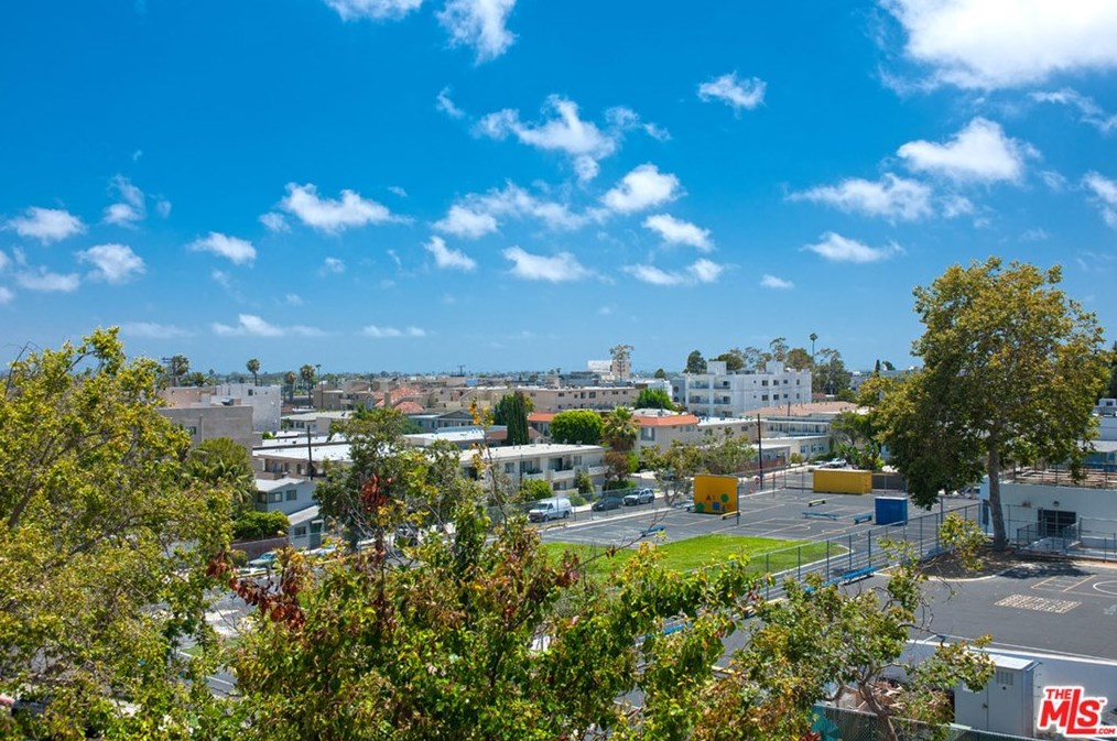 1731 Barry Ave, Los Angeles CA  90025-4087 exterior