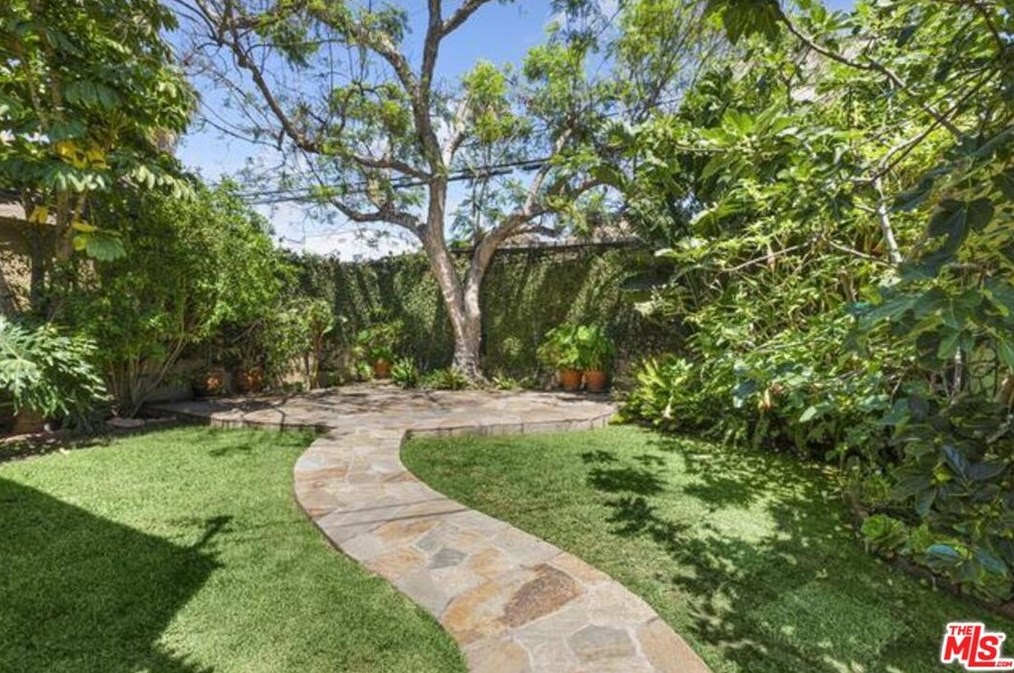 822 Orange Dr, Los Angeles CA  90036-4912 exterior
