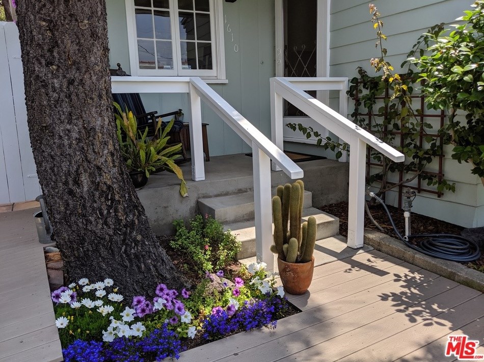 1610 Glendon Ave, Los Angeles CA  90024-5704 exterior