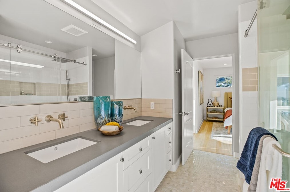 2201 Malaga Rd, Los Angeles CA  90068-2633 exterior