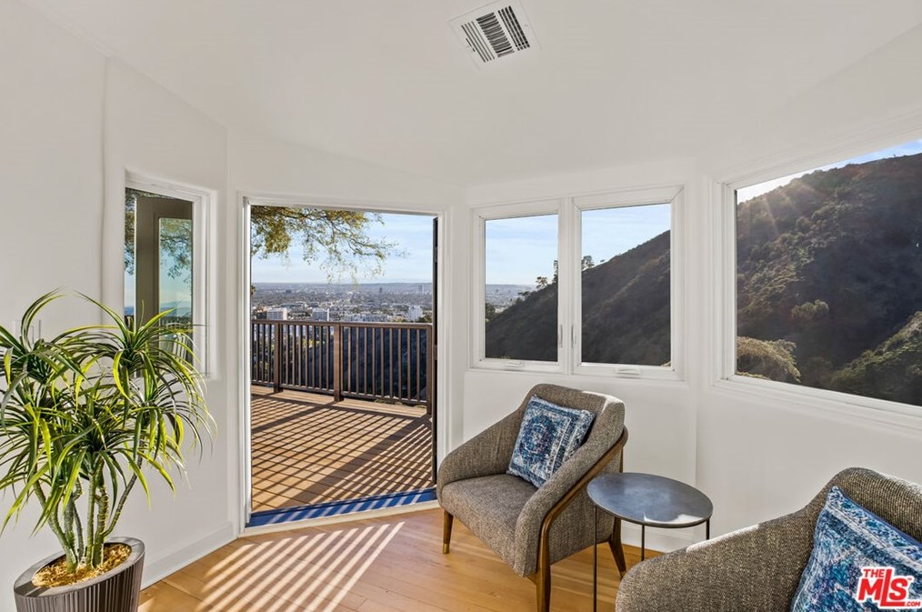 2201 Malaga Rd, Los Angeles CA  90068-2633 exterior