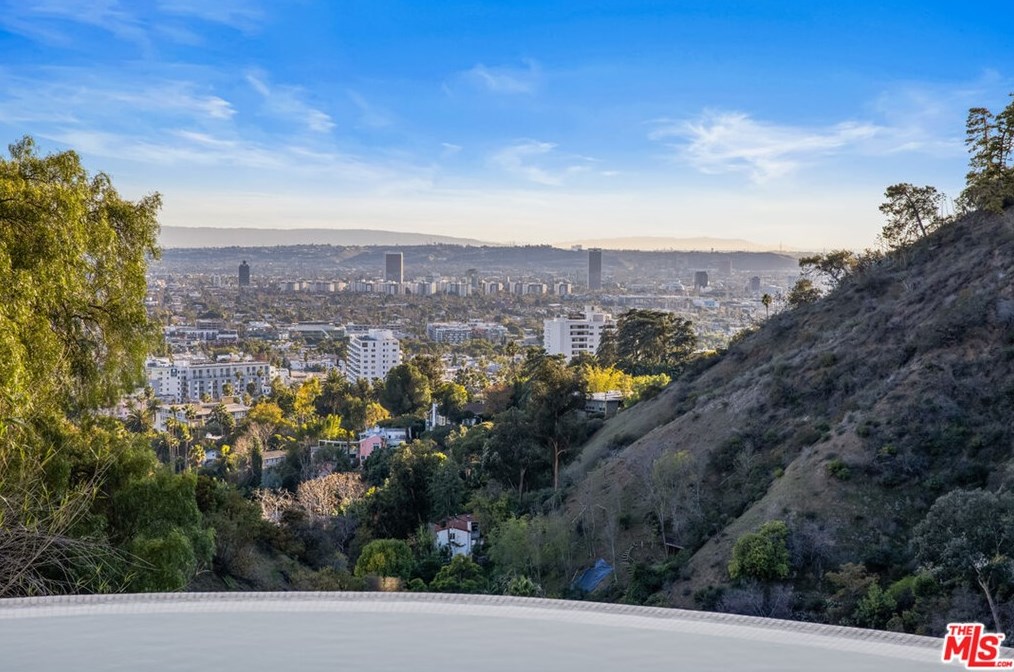 2201 Malaga Rd, Los Angeles CA  90068-2633 exterior