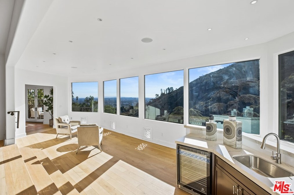 2201 Malaga Rd, Los Angeles CA  90068-2633 exterior