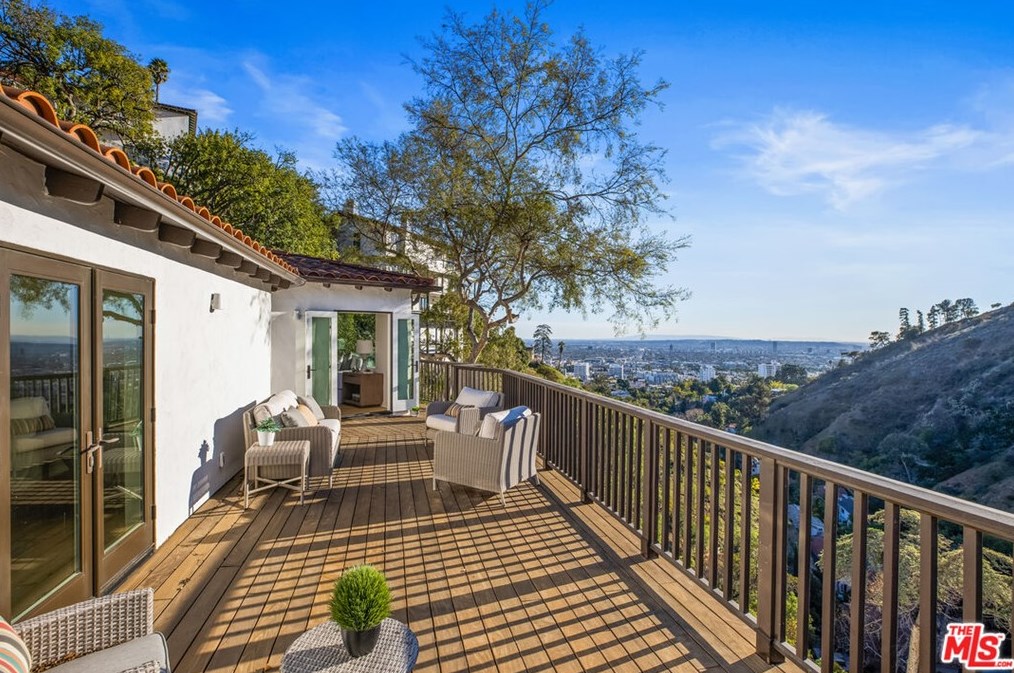 2201 Malaga Rd, Los Angeles CA  90068-2633 exterior