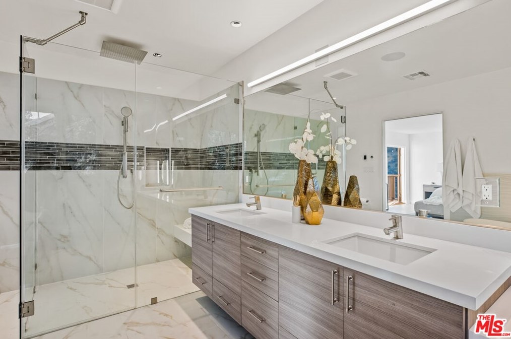 2201 Malaga Rd, Los Angeles CA  90068-2633 exterior
