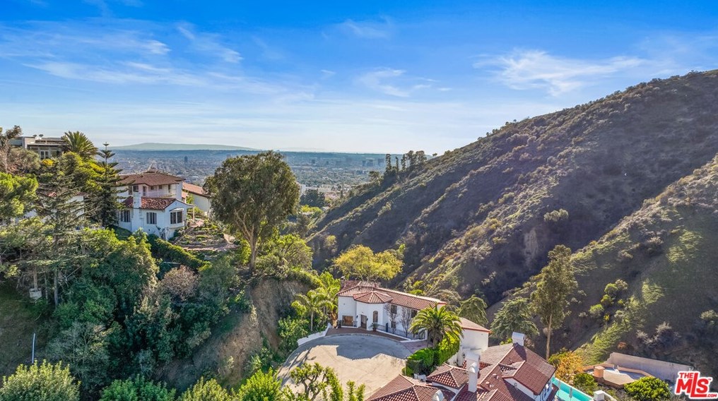 2201 Malaga Rd, Los Angeles CA  90068-2633 exterior