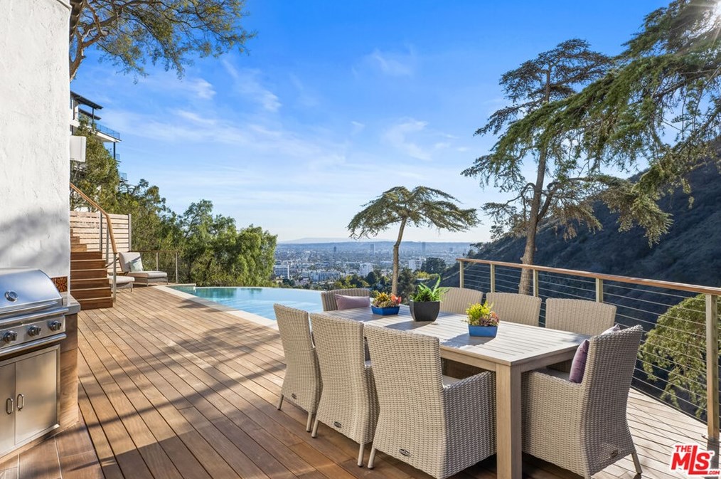 2201 Malaga Rd, Los Angeles CA  90068-2633 exterior