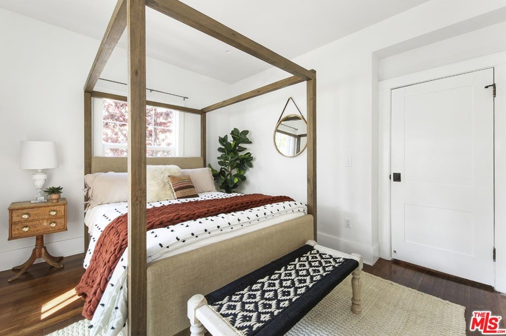 827 Coronado St, Los Angeles CA  90026-3913 exterior