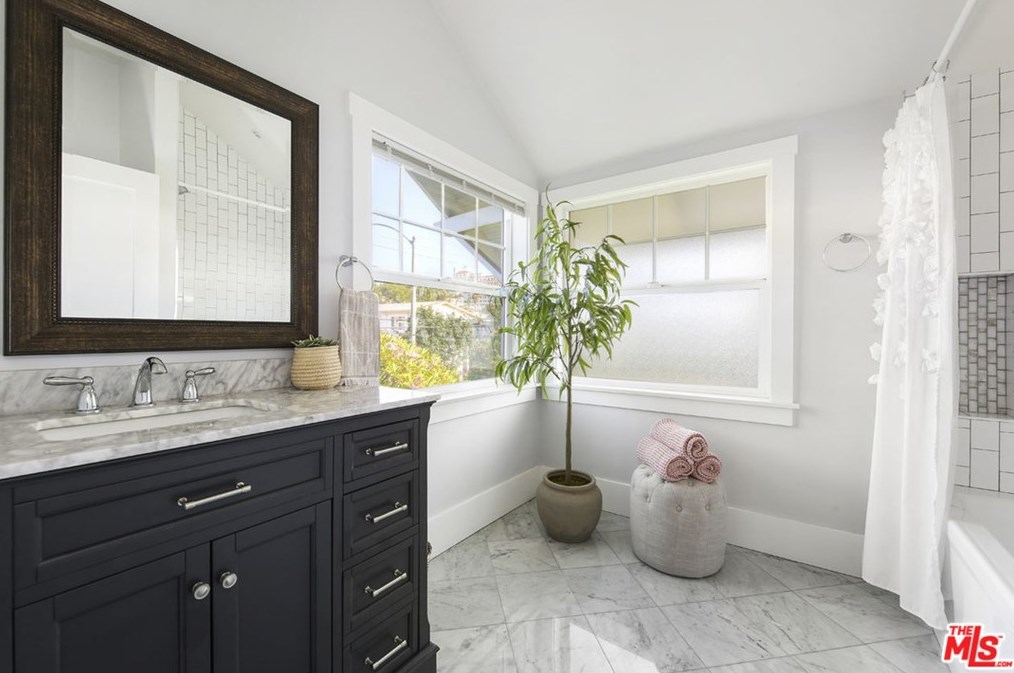 827 Coronado St, Los Angeles CA  90026-3913 exterior