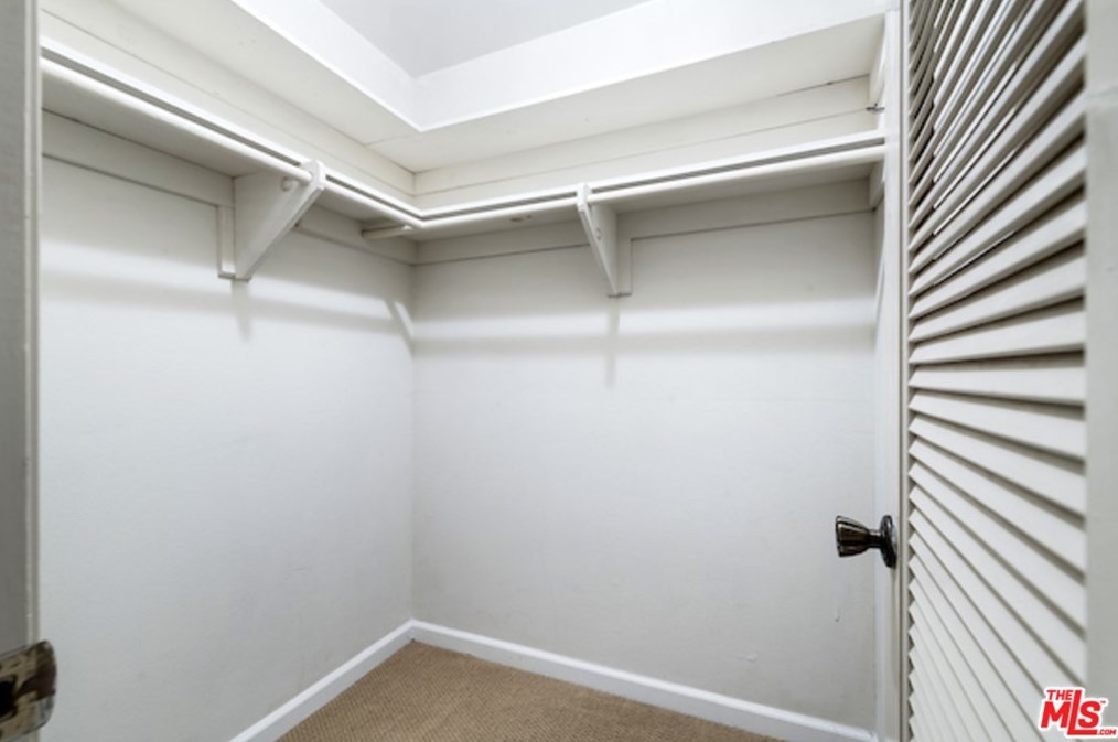 11951 Mayfield Ave, Los Angeles CA  90049-5968 exterior