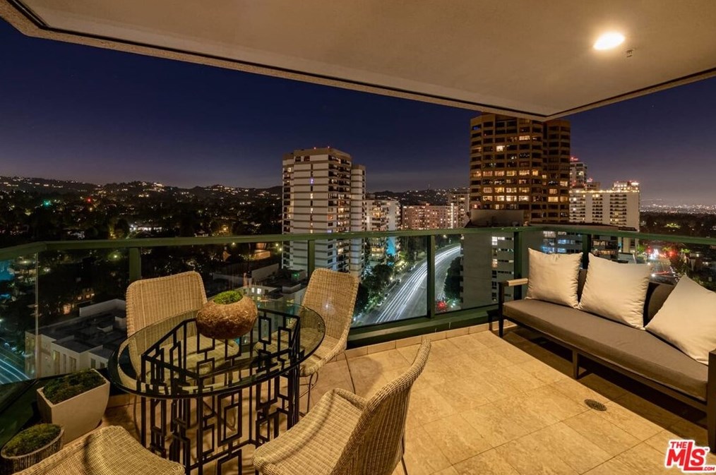 10490 Wilshire Blvd, Los Angeles CA  90024-4621 exterior