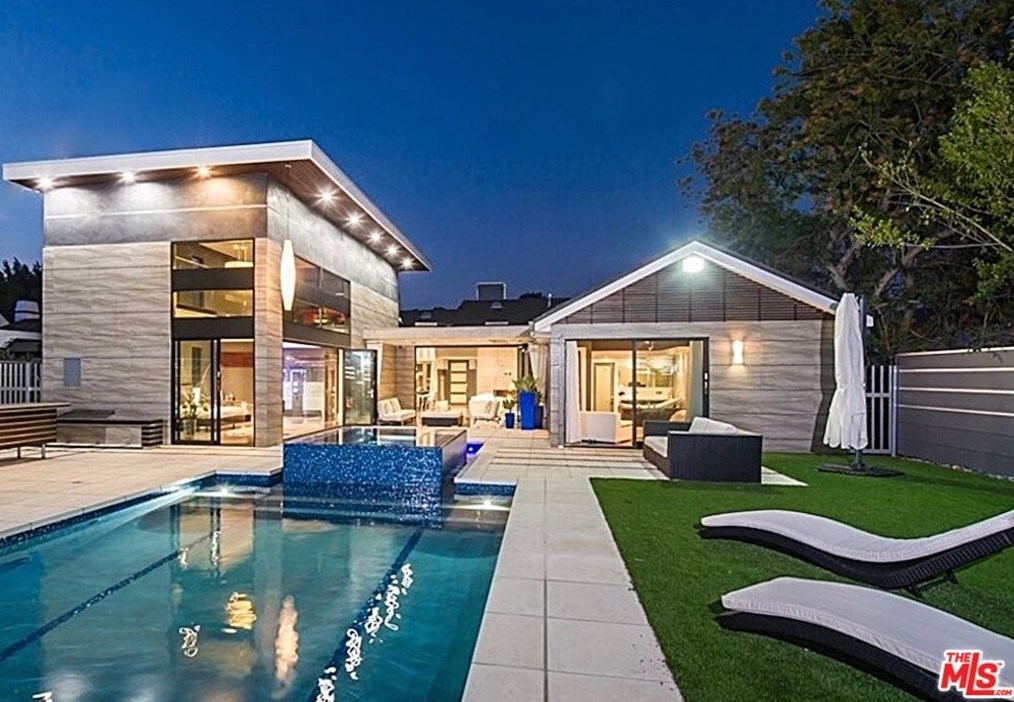 12318 Sunset Blvd, Los Angeles CA  90049-3916 exterior