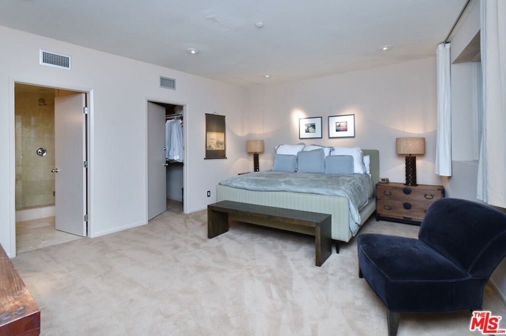 2423 Horse Shoe Canyon Rd, Los Angeles CA  90046-1541 exterior