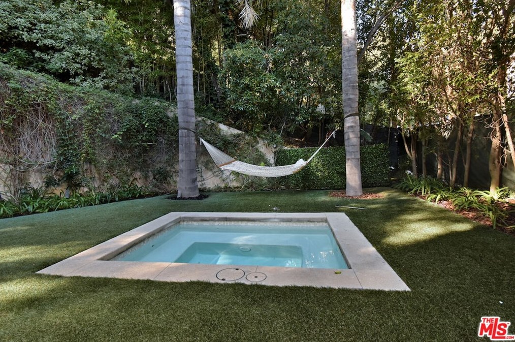 2423 Horse Shoe Canyon Rd, Los Angeles CA  90046-1541 exterior