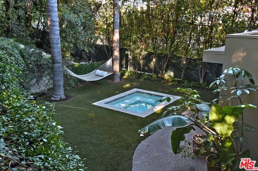 2423 Horse Shoe Canyon Rd, Los Angeles CA  90046-1541 exterior