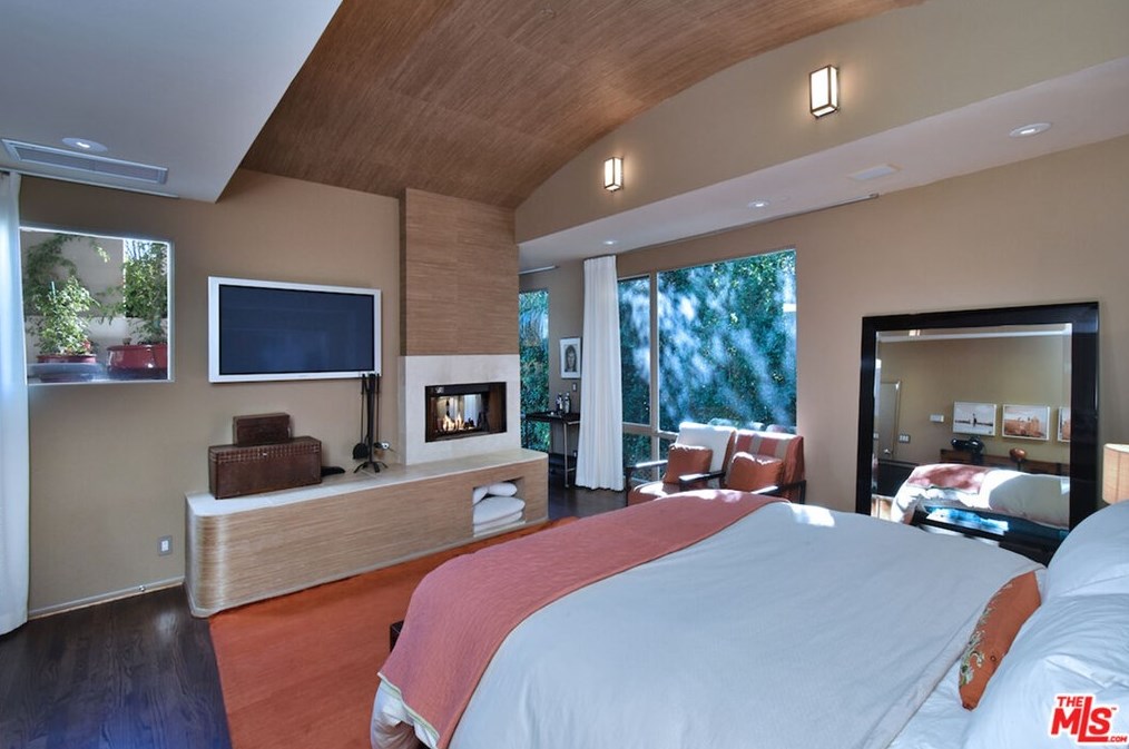 2423 Horse Shoe Canyon Rd, Los Angeles CA  90046-1541 exterior