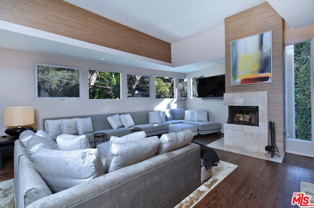 2423 Horse Shoe Canyon Rd, Los Angeles CA  90046-1541 exterior