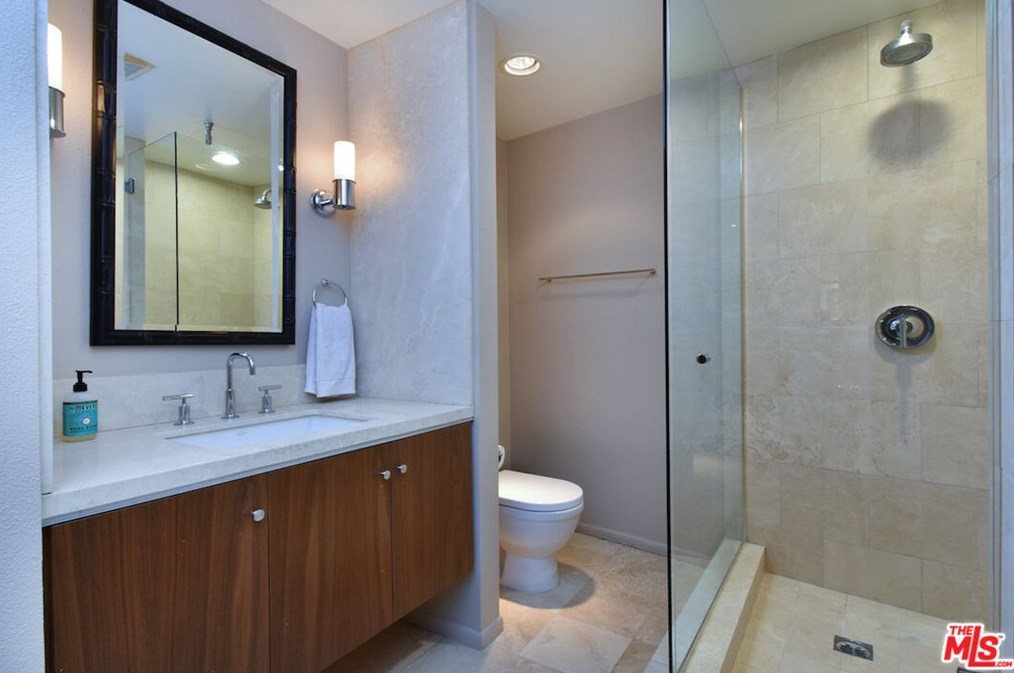 2423 Horse Shoe Canyon Rd, Los Angeles CA  90046-1541 exterior